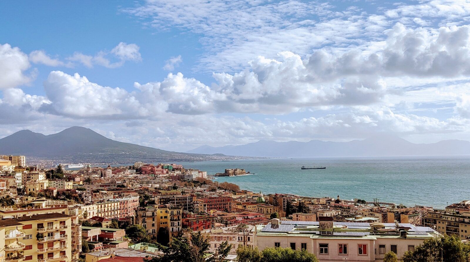 Napulj i Amalfi obala 2026: Što vidjeti, cijene i kako organizirati prijevoz i smještaj
